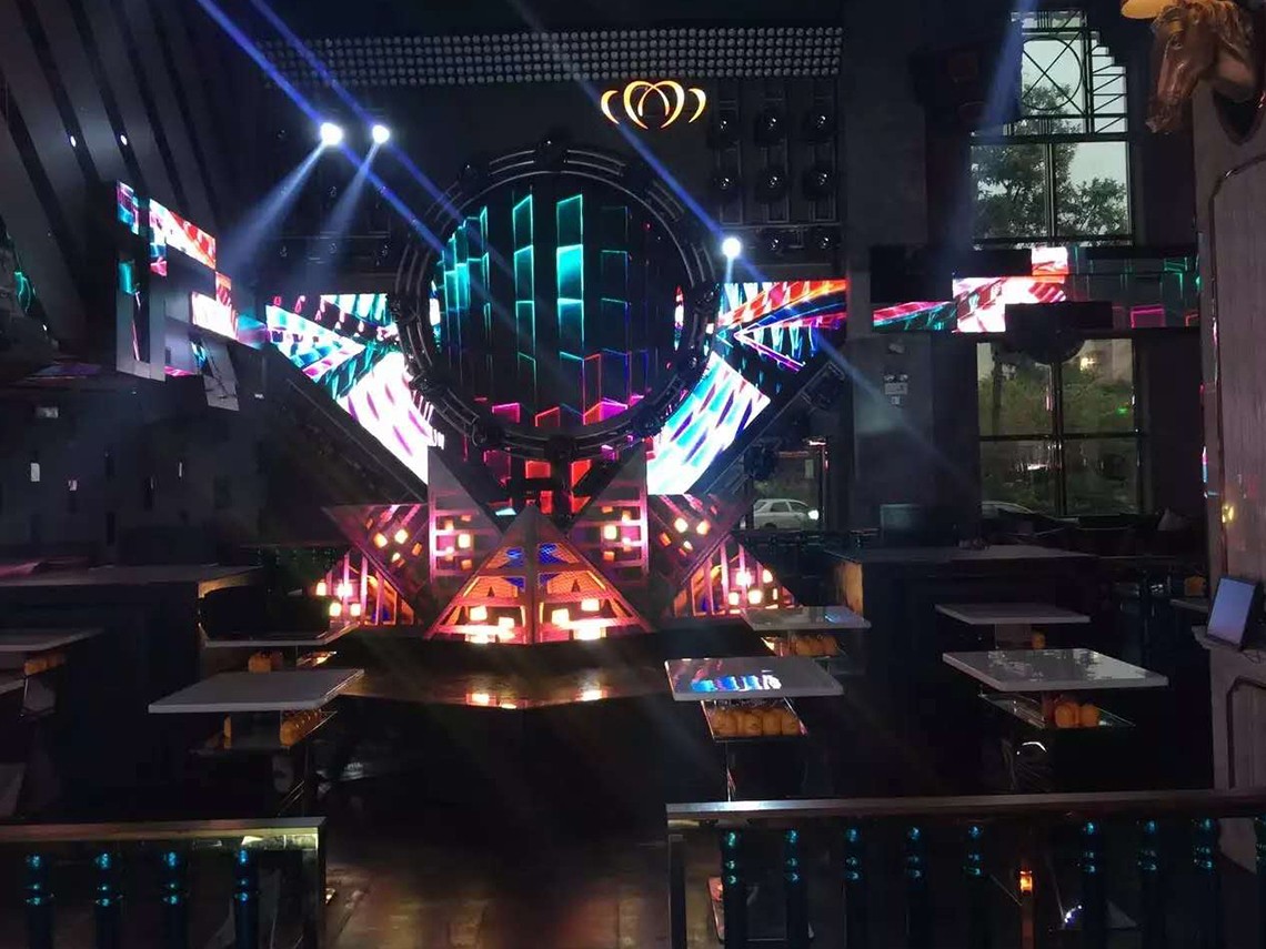 广州后街爵士酒吧异形LED显示屏